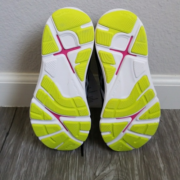 Asics women's running shoes - Picture 3 of 6